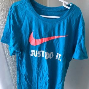 Women’s nike shirt size small vguc
